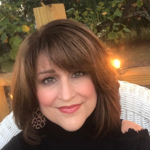 Meet your Posher, Karen - Picture 2 of 2